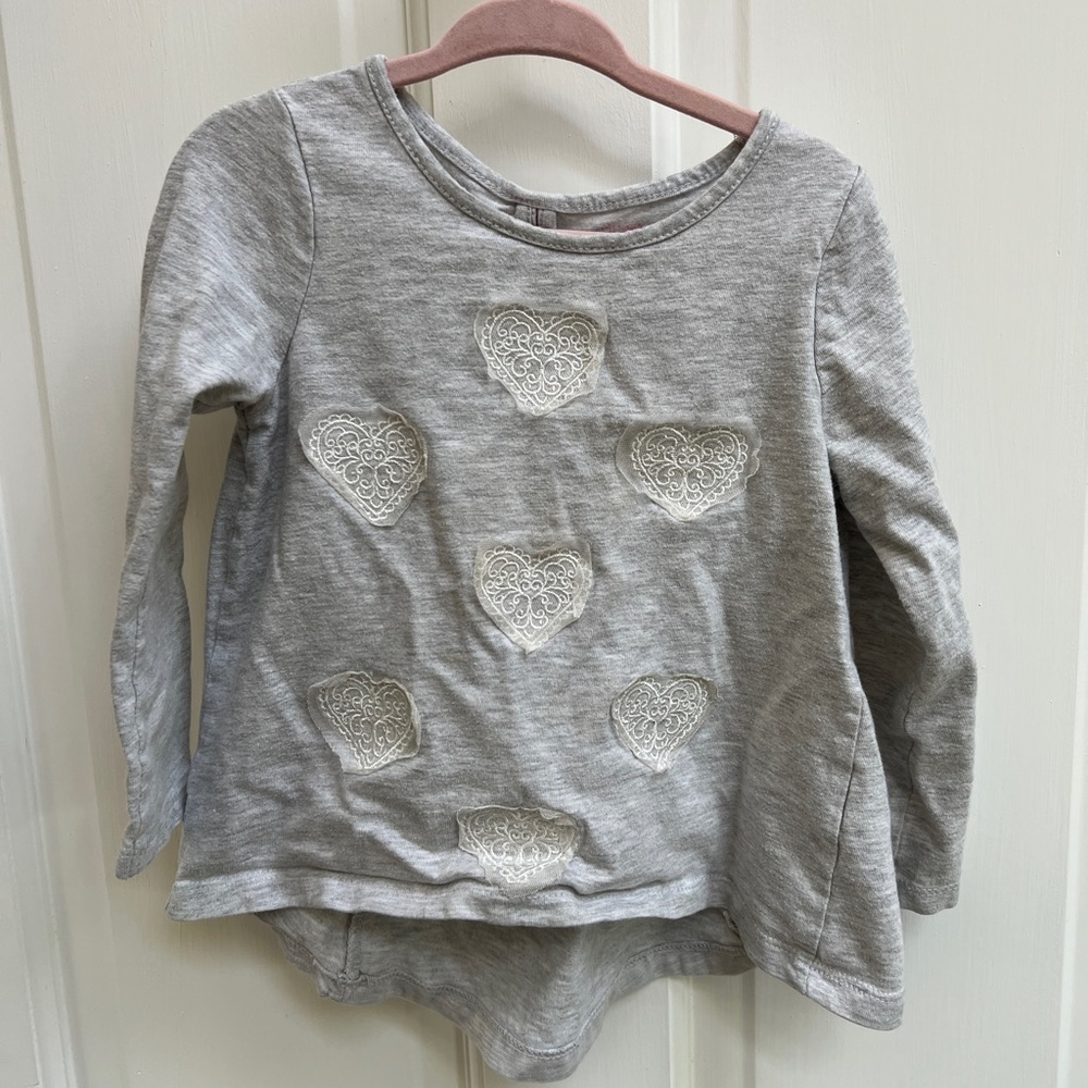 Jillian’s Closet 2T Gray and White Long Sleeve Girls High Low Decorative Blouse
